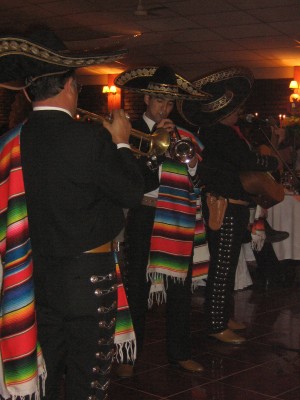 Mariachi Juarez Anuncios de arte, joyas, cosas valiosas en Santiago |  Mariachi juarez un regalo unico e inolvidable 88690906, Mariachi juarez, serenatas a domicilio