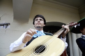 Mariachi Juarez Anuncios de arte, joyas, cosas valiosas en Santiago |  Demuestra la importancia de tu ser amado con una serenata 88690906, Mariachi juarez, serenatas a domicilio
