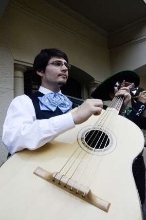 Mariachi Juarez Anuncios de arte, joyas, cosas valiosas en Santiago |  No sabes que regalar?? ll&eacute;vale mariachis 88690906, Mariachi juarez, serenatas a domicilio