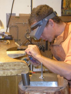 BERNARDO AVILA URZUA Anuncios de arte, joyas, cosas valiosas en Santiago |  Dise&ntilde;o y construccion de joyas, metales nobles y piedras naturales Argollas, Anillos de matrimonio. Argollas de compromiso, Orfebrer&iacute;a profesional